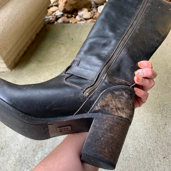 *** SOLD ***** Frye Distressed buckle boots - Picture 4 of 8